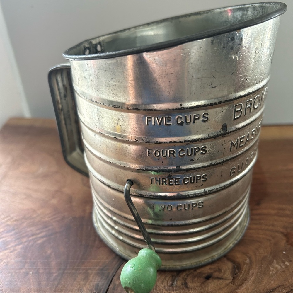 Vintage Baking Sifter  “Bromwell’s”Flour Measuring  with Green Handle